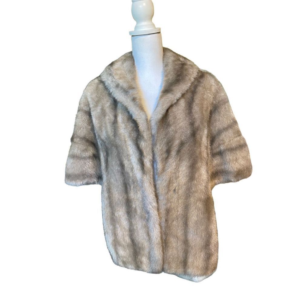 Regina Glenara by Glenoit Women’s Vintage Tan Faux Fur Shoulder Wrap OS - Picture 3 of 7